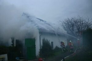 Mehr über den Artikel erfahren Brand einer Scheune in Bissendorf