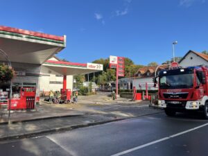 Mehr über den Artikel erfahren Blitzeinschlag in Tankstelle