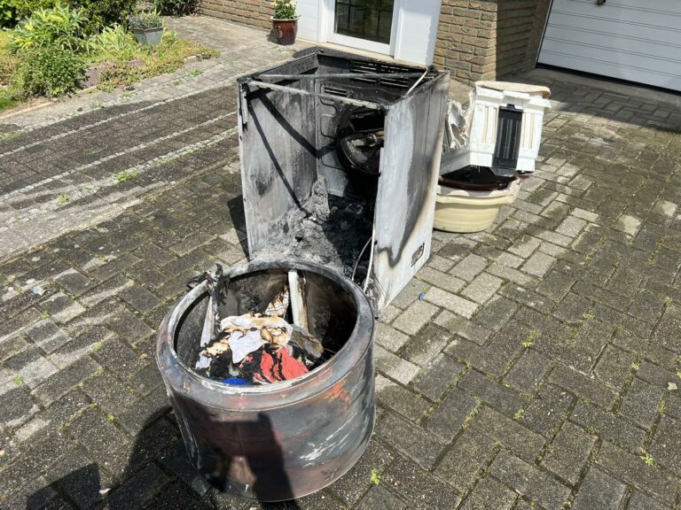 Read more about the article Feuer Gebäude: Es brennt eine Waschmaschine