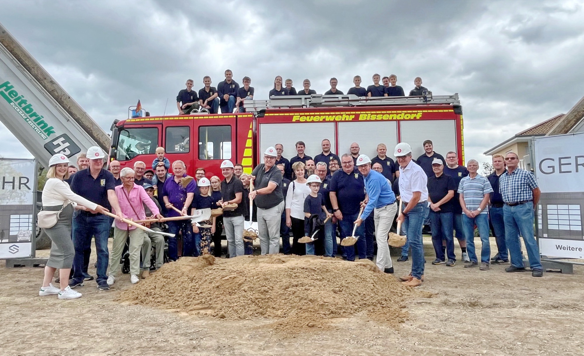 Mehr über den Artikel erfahren Erster Spatenstich für neues Gerätehaus der Ortsfeuerwehr Bissendorf