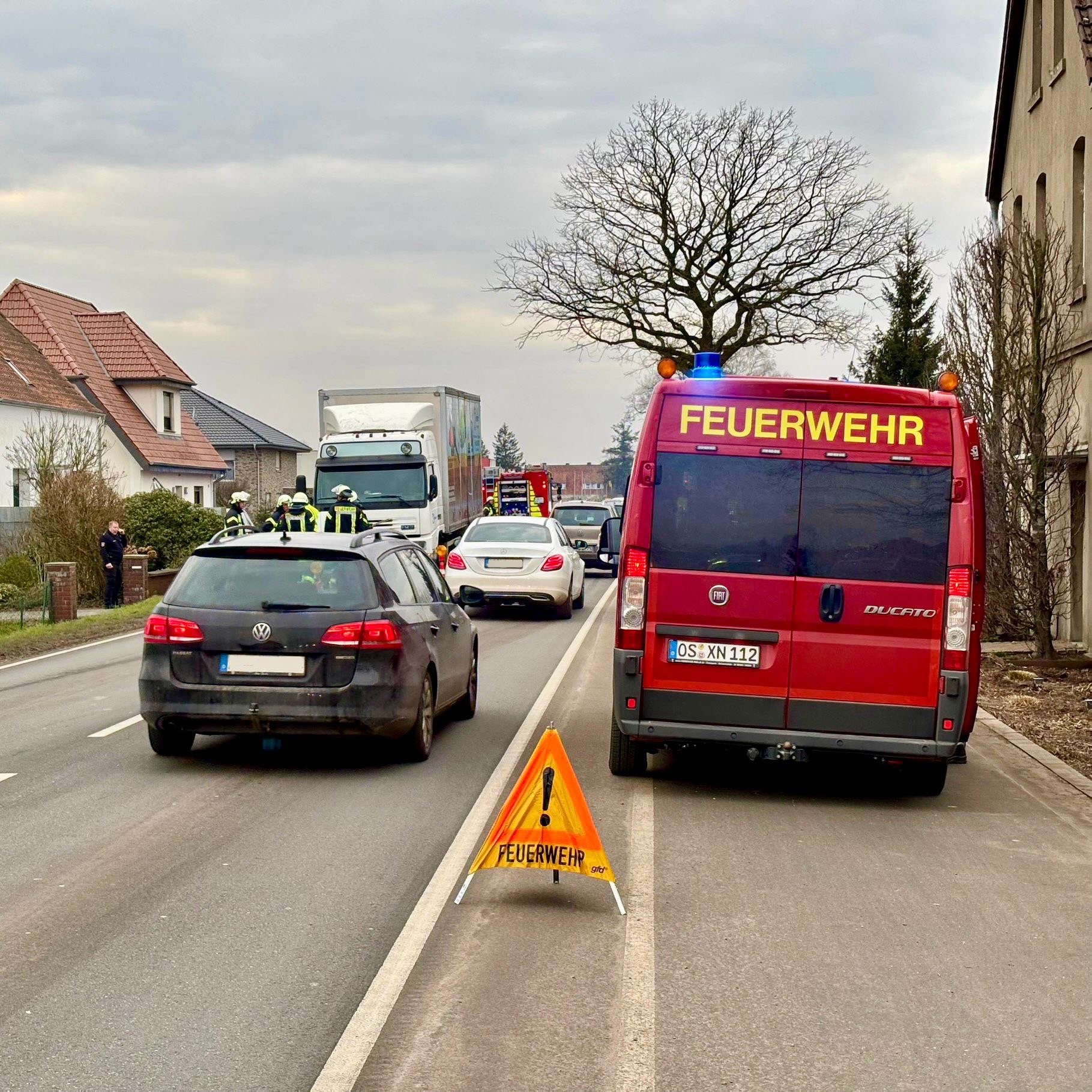 Mehr über den Artikel erfahren Technischer Defekt an LKW sorgt für Rauchentwicklung