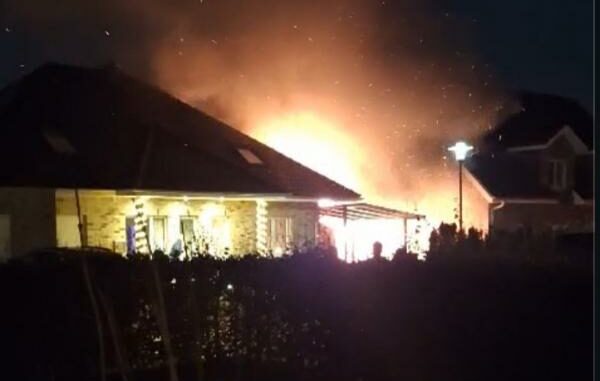 Mehr über den Artikel erfahren Carportbrand am Silvesterabend